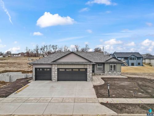 2205 S Red Oak Ave Avenue, Sioux Falls, SD, 57110 | Card Image