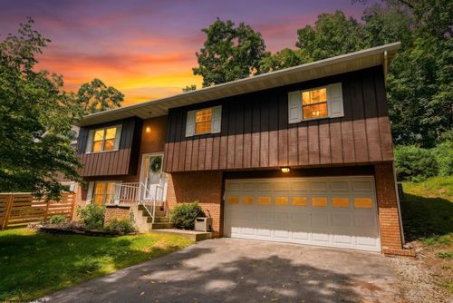 2290 Meadows Dr, Morgantown, WV, 26505-2933 | Card Image