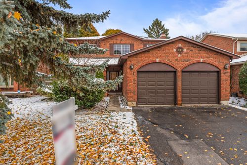 12 Robinson Cres, Whitby, ON, L1N6W5 | Card Image