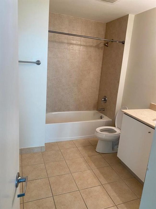 APT-305 - 9066 Sw 73 Rd Ct, Condo with 2 bedrooms, 1 bathrooms and null parking in Pinecrest FL | Image 8