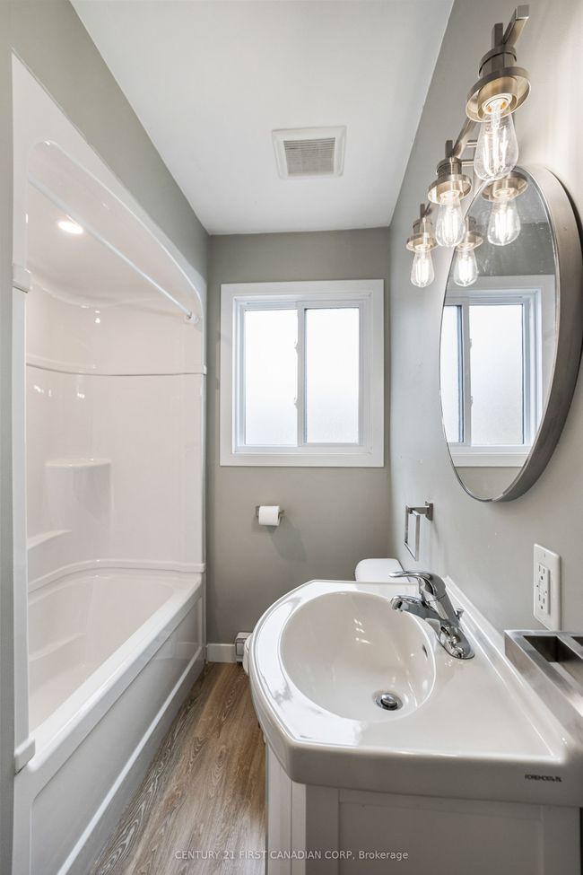 103-105 Main St S, Home with 4 bedrooms, 2 bathrooms and 5 parking in Exeter ON | Image 21