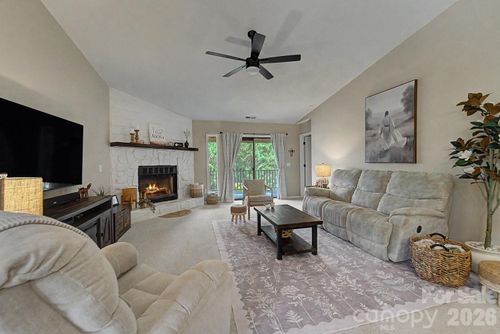 16A Willow View Dr, Franklin, NC, 28734 | Card Image