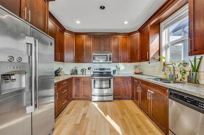 880 Gore Ave, Townhouse with 3 bedrooms, 2 bathrooms and 1 parking in Vancouver BC | Image 7