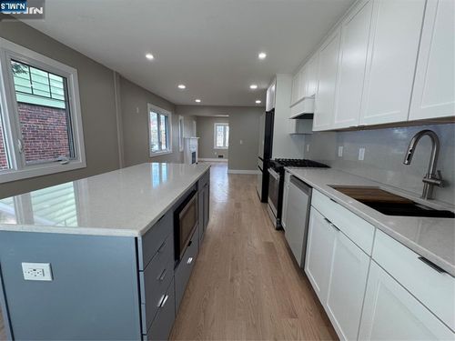 8 Dohrman Ave, Teaneck, NJ, 07666-4117 | Card Image