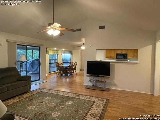 1049 Summit Ridge Dr, House other with 2 bedrooms, 2 bathrooms and null parking in New Braunfels TX | Image 5