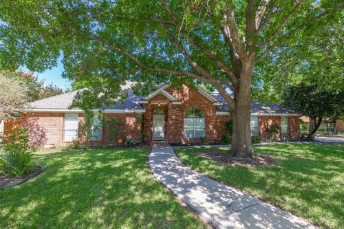 203 Lori Ln, Brownwood, TX, 76801-7518 | Card Image