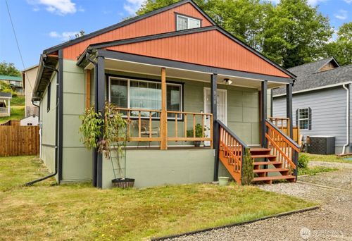 910 Ballentine St, Raymond, WA, 98577-4604 | Card Image