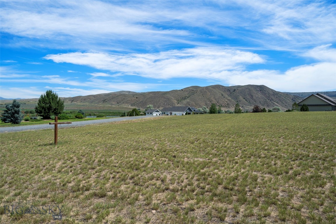 Land in Toston 4