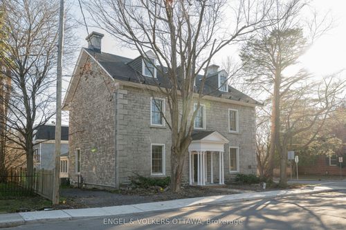 35 Mackay St, Ottawa, ON, K1M2B2 | Card Image