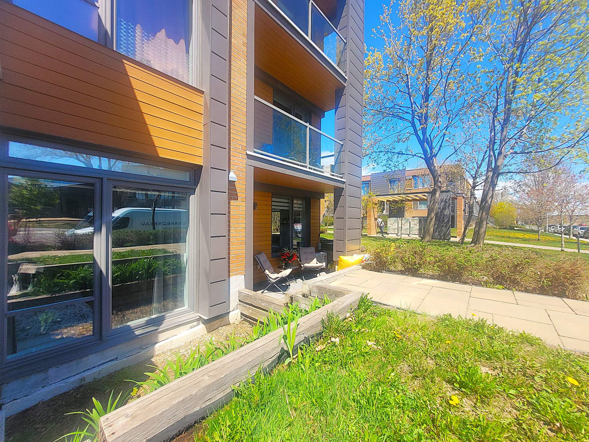 Residential in Longueuil (Saint-Hubert) 4