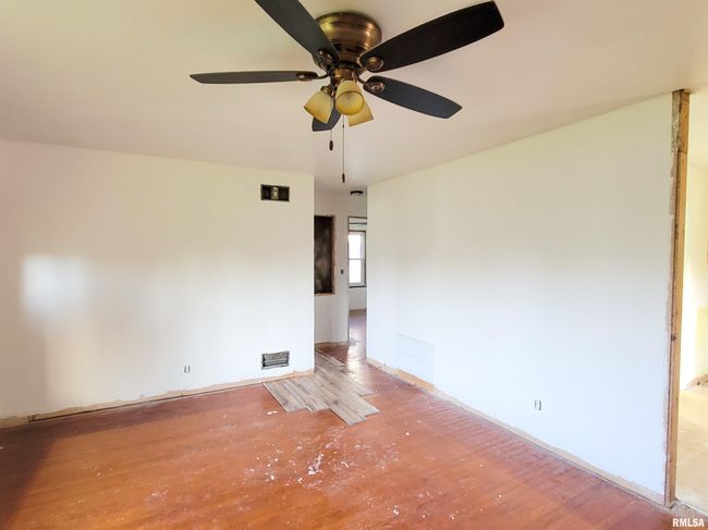225 Hickory St, House other with 2 bedrooms, 1 bathrooms and null parking in Flora IL | Image 33