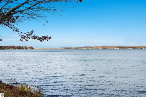 6522 Bixler Rd, Beulah, MI, 49617-9723 | Card Image