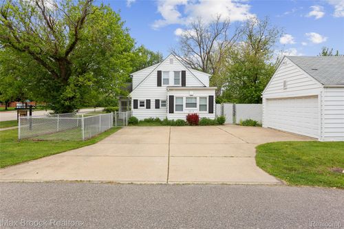 1812 John R Rd, Troy, MI, 48083-2513 | Card Image