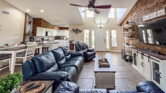 812 Jameson Rd, House other with 3 bedrooms, 2 bathrooms and null parking in Lithia FL | Image 67