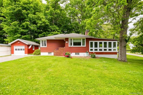 3 Mountain Rd, East Fishkill, NY, 12533-5568 | Card Image