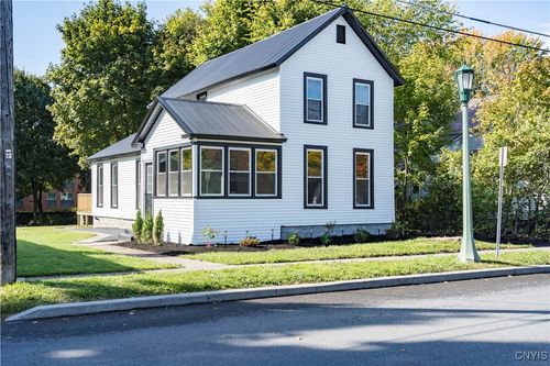 327 W Lynde St, Watertown, NY, 13601-1917 | Card Image