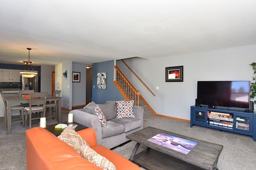 1232 Sunny Ridge Rd, Pewaukee, WI, 53072-3810 | Card Image