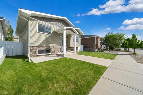 181 Somerside Rd Se, Medicine Hat, AB, T1B0N5 | Card Image