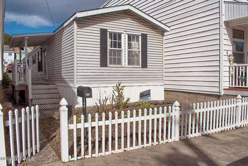 129 W Saylor St, Mount Carmel, PA, 17851-1039 | Card Image