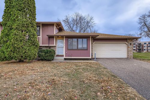 2816 Hillsboro Ave N, New Hope, MN, 55427-2309 | Card Image