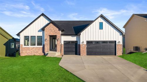 335 Nw Red Oak Drive, Waukee, IA, 50263 | Card Image