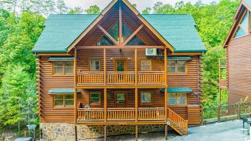 1128 Black Bear Cub Way, Sevierville, TN, 37862-7796 | Card Image