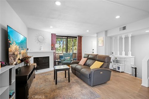 102-21930 Marylee St, Woodland Hills, CA, 91367 | Card Image