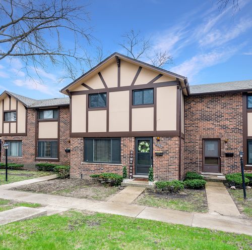 18W269 Kirkland Ln, Villa Park, IL, 60181-3660 | Card Image