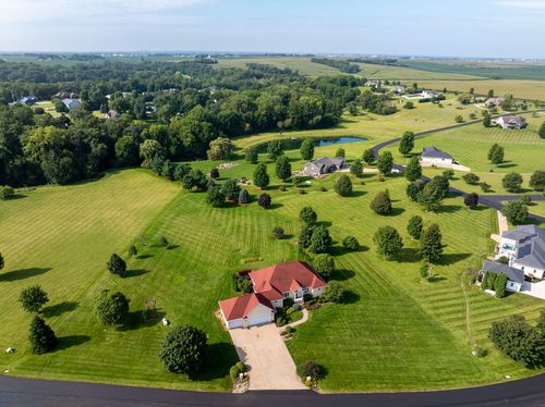 516 Randy Dr, Clinton, IA, 52732-9485 | Card Image