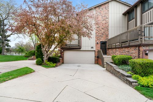 15 Windward Cir, Willowbrook, IL, 60527-2227 | Card Image