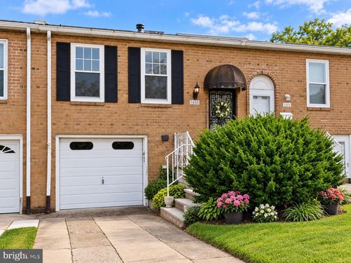 7402 Dicks Ave, PHILADELPHIA, PA, 19153-2215 | Card Image