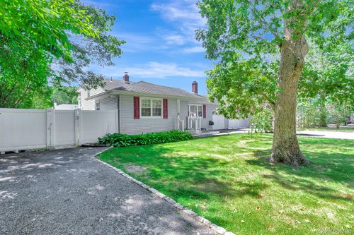 36 Happy Acres Dr, Shirley, NY, 11967-3013 | Card Image