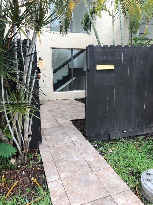 0-11220 Sw 67th Ter, Miami, FL, 33173-1936 | Card Image