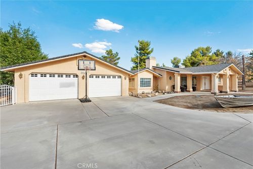 9945 Valle Vista Rd, Phelan, CA, 92371-8249 | Card Image