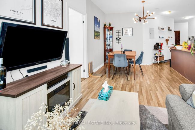 2404 - 12 Yonge St, Condo with 3 bedrooms, 2 bathrooms and 1 parking in Toronto ON | Image 14