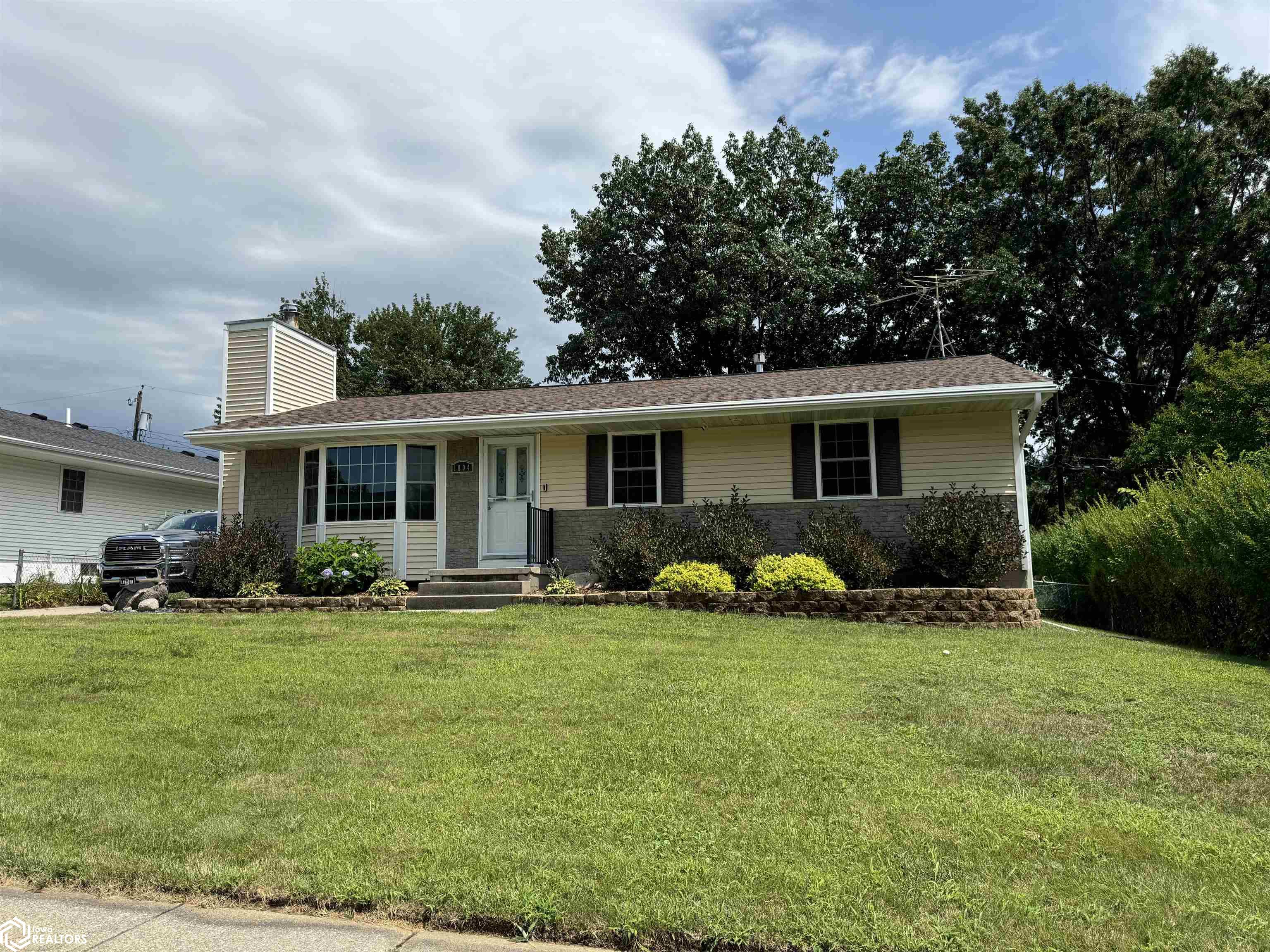 Skylane Dr, Norwalk, IA 50211