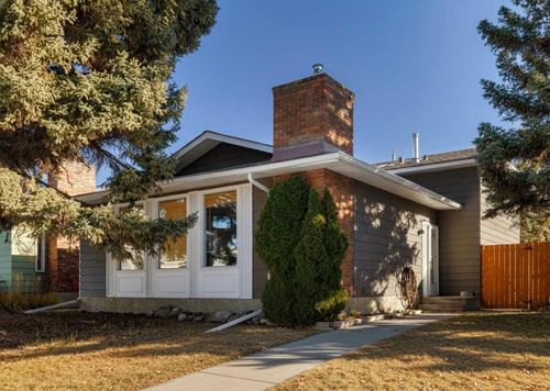 256 Queen Tamara Way Se, Calgary, AB, T2J4E7 | Card Image