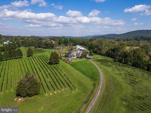8105 Willboyd Ct, MARSHALL, VA, 20115-2627 | Card Image