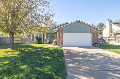 923 Clover Ln, Valley Center, KS, 67147-9216 | Card Image