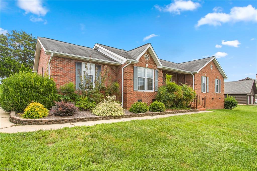 Racine Rd, Randleman, NC 27317