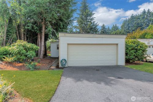 41-13725 Se 258th Pl, Kent, WA, 98042-3527 | Card Image