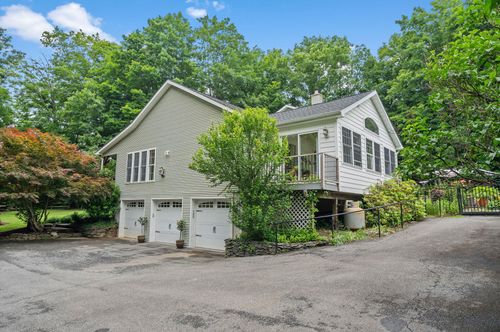 7 Van Keuren Ave, Pine Bush, NY, 12566-6621 | Card Image