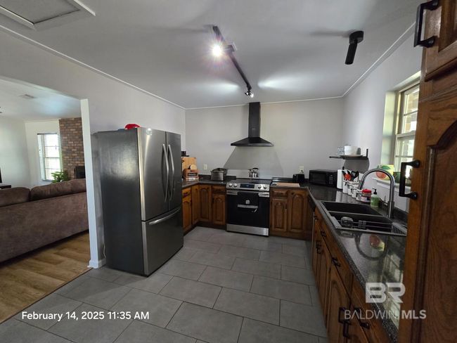 Kitchen | Image 11