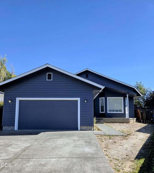 1354 Forestview Dr, Grants Pass, OR, 97527-5794 | Card Image