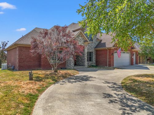 1084 Scenic Gdn, Lawrenceburg, KY, 40342 | Card Image