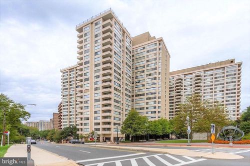 1218n-5500 Friendship Blvd, CHEVY CHASE, MD, 20815-7261 | Card Image