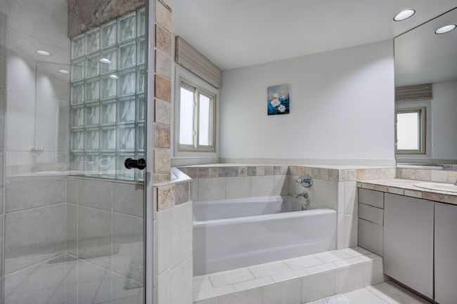 6255 Celeste Rd, Condo with 4 bedrooms, 4 bathrooms and null parking in West Bloomfield MI | Image 31