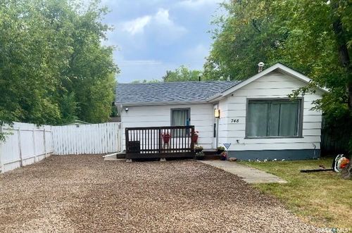 748 5th St E, Prince Albert, SK, S6V0M5 | Card Image