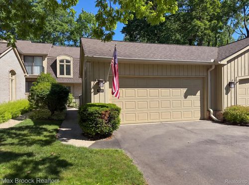 1135 Ivyglen Cir, Bloomfield Hills, MI, 48304-1236 | Card Image