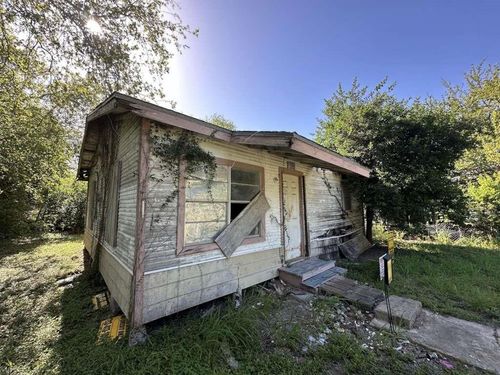 1116 Esperanza St, Sinton, TX, 78387-3926 | Card Image